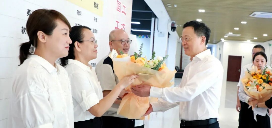 王祺扬调研教育教学工作并看望慰问教师 向全市广大教师和教育工作者致以节日问候和诚挚祝福